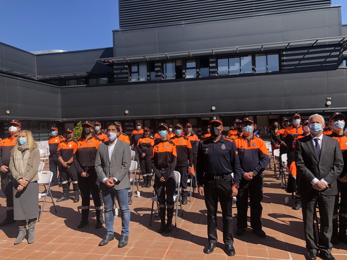 MPerdiguero_'s tweet photo. 👏🏻 Muy emotivo acto para los voluntarios de @ProteSanse.

🎖Lo dieron todo en unos días muy complicados de pandemia.

Siguen prestando servicio y ayuda en #SanSe por la #Covid_19 y atendiendo emergencias.

Gracias @PedroDari por hacer de este equipo humano un referente en Madrid. https://t.co/11XlLphtGH