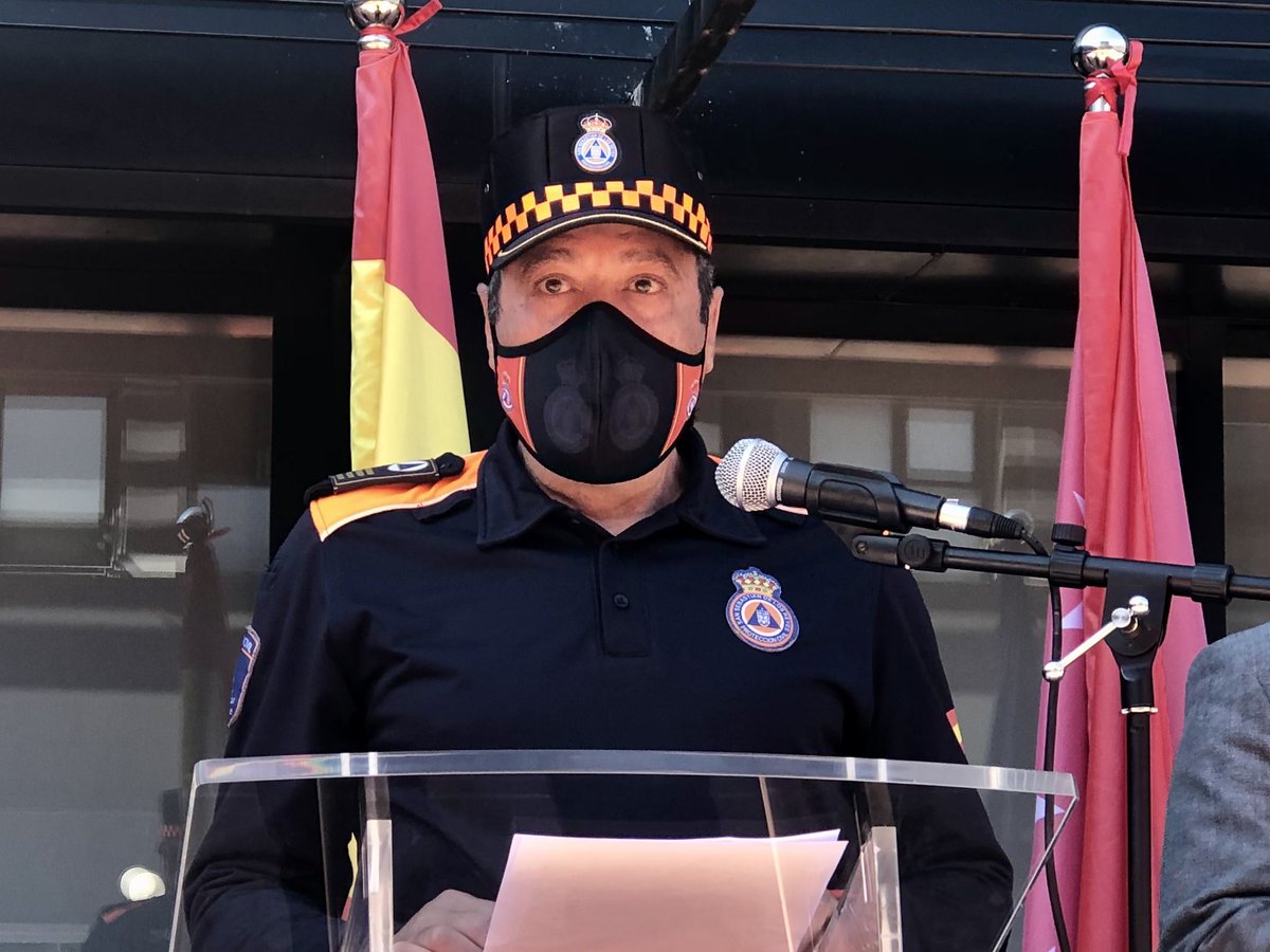 MPerdiguero_'s tweet photo. 👏🏻 Muy emotivo acto para los voluntarios de @ProteSanse.

🎖Lo dieron todo en unos días muy complicados de pandemia.

Siguen prestando servicio y ayuda en #SanSe por la #Covid_19 y atendiendo emergencias.

Gracias @PedroDari por hacer de este equipo humano un referente en Madrid. https://t.co/11XlLphtGH