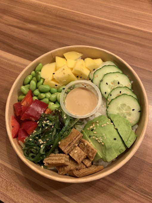 Pok&eacute; Bowl 😋 was gibts bei Dir? https://t.co/jy79mylQYV<a href="/tag/sky"class="tags"><span>#sky</span></a><a href="/tag/lollipopo69"class="tags"><span>#lollipopo69</span></a><a href="/tag/sixxpackattack"class="tags"><span>#sixxpackattack</span></a>