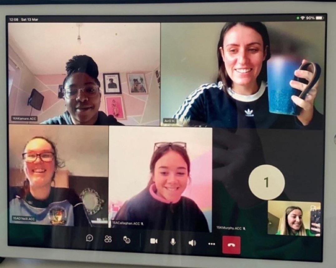 As part of SnaG21 Ms. Horan had a morning of Taé agus plé with some of her 6th year students in preparation for their upcoming oral exams. #SnaG2021 #snagaeilge
#SnaG21