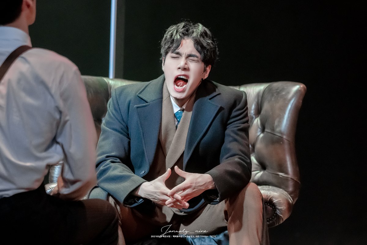 January__nine's tweet image. 210310 뮤지컬 미드나잇 : 액터뮤지션
스페셜 커튼콜 - 비밀경찰의 애환
비지터 : 김찬호 배우님

어디서 익숙한 호랭이가