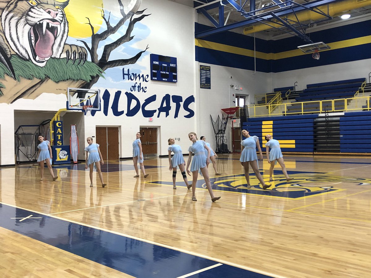 BeechwoodMiddle's tweet photo. Oh, watch them dance their hearts out with grace and beauty! So proud of these Bengals today at the Wildcat Dance Team Classic! Go Bengals! @accreson https://t.co/05Jm8yNlm5