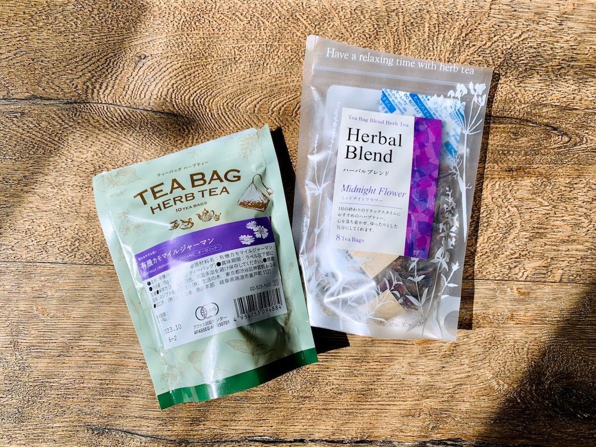 Vogue Japan カモミールには 心身を落ち着かせ不眠 症を改善する効果が期待できるだけでなく 女性の悩みに多い貧血や冷え症 生理痛なども緩和してくれるという嬉しい効能がたくさん 一日の終わりに ハーブティーで心を穏やかに Masayo Ugawa Vogue Japan カモミールには 心身を落ち着かせ不眠 症を改善する効果が期待できるだけでなく 女性の悩みに多い貧血や冷え症 生理痛なども緩和してくれるという嬉しい効能がたくさん 一日の終わりに ハーブティーで心を穏やかに Masayo Ugawa
