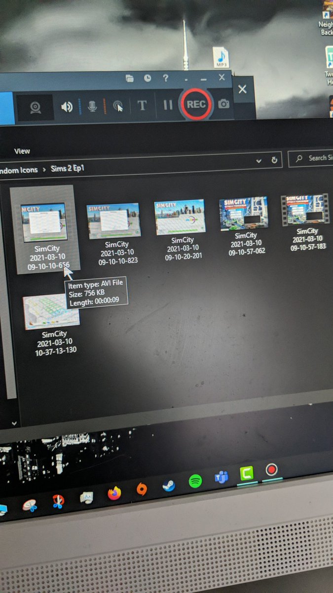 SimsColorWheel's tweet image. Nevermind I found it... Do not ask why it's Sims 2 Ep 1...