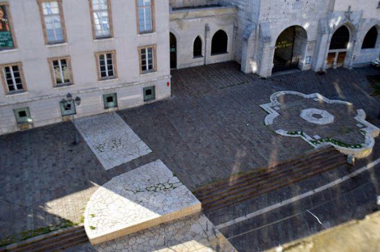 jsoldeville's tweet photo. A l'occasion des échanges publics autour du projet de piétonisation quelques idées pouvant contribuer à la mise en valeur du patrimoine antique de #Grenoble ! https://t.co/kMf3OCrGwT