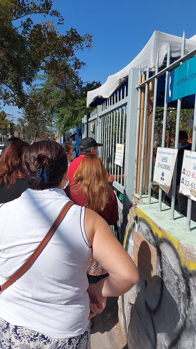 ValezcaNeira's tweet photo. @MaipuRenace Estoy en cesfam pajaritos y esta cerrado😡😡 https://t.co/wklSaOzuGm