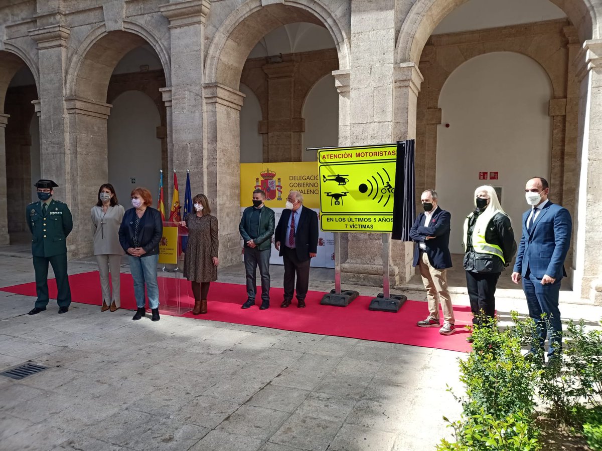 _PMSV's tweet image. Presentación de la señalización que se colocara en los 8 tramos de #valencia La responsabilidad es de TODOS, esperemos tener suficiente sentido común TODOS esta evitar tener que señalizar nada.  #ComparteTuLuz @AsparTeam @DGTes @stopaccidentes @ANESDOR @DGobiernoCV @oscargamazo