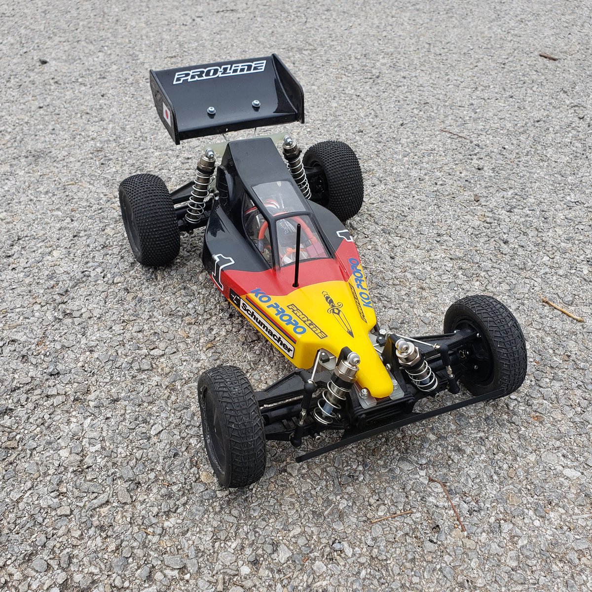 The3Daddict's tweet photo. The Schumacher Cat XLS the most advanced and winning awd rc buggy of 1986, driven to many 1st place wins by Masami Hirosaka. #rccars #rchobbies #rcbuggys #schumachercat #oldschoolrc #vintagerccollection #rcaddict #rcoffroad #rcobsession https://t.co/QGeJlG2UWA