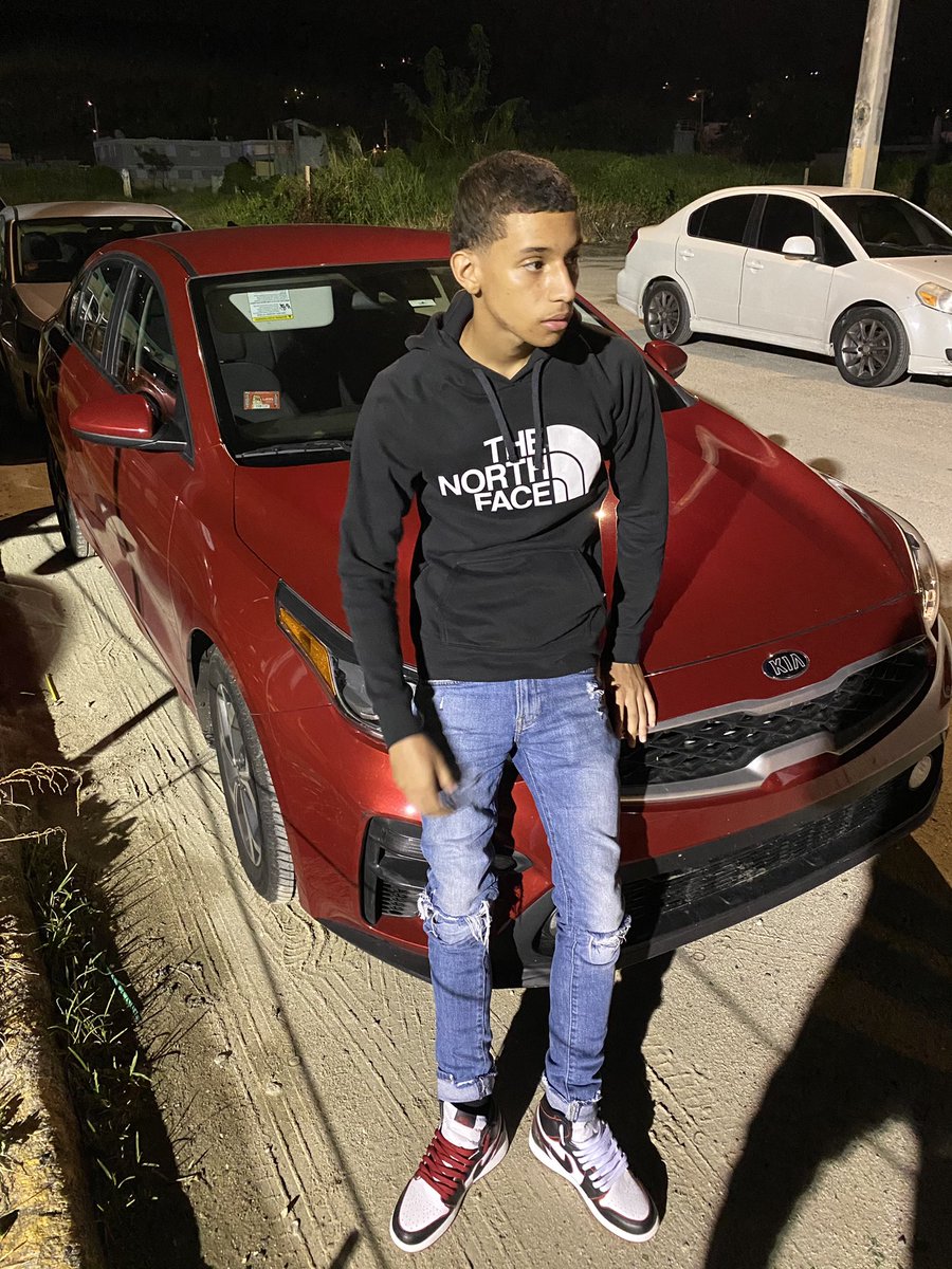 WowBoyJon's tweet photo. Sorry if I'm way less friendly
I got niggas tryna end me #Splashlyfe 💦🏄🏽‍♂️ https://t.co/0MJerhTR6l