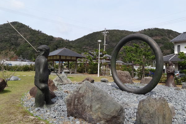 Moonchild 東子さん おはようございます 浦嶋子とか浦島太郎って 苗字と名前をどこで分けるのでしょうか 浦嶋 子 なのか 浦 嶋子 なのか 浦 島太郎 だったりして それなら俳優の杉良太郎さんは 杉良 太郎 なんじゃ A 結局 どこに