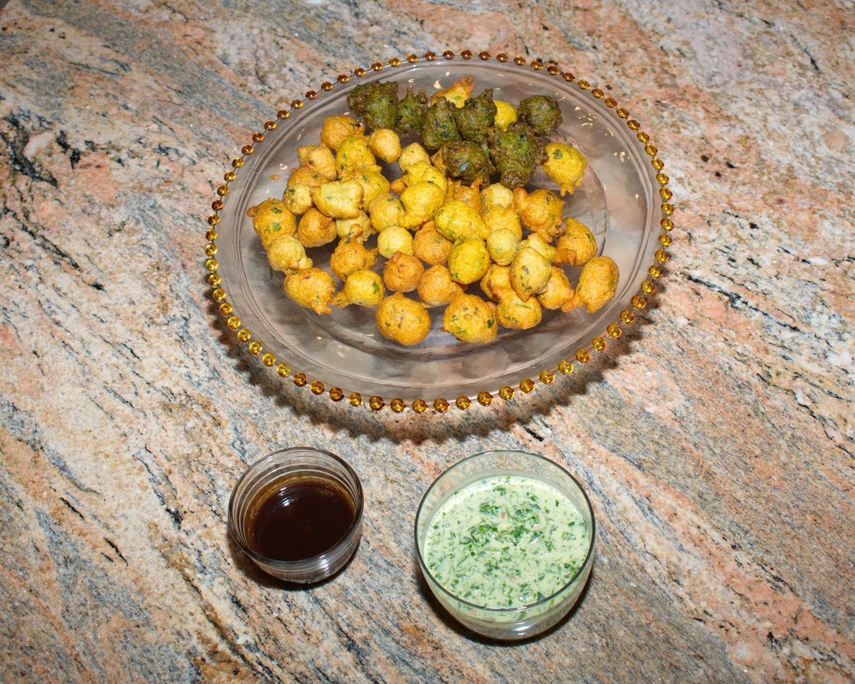 seemanetwork's tweet photo. #Pholourie (dal fritters) is Avita Bansee's favorite weekend gathering food. Read her memory-filled #SEEMAcooks recipe on the #SEEMA app or website!

#SEEMAmagazine #VegetarianRecipes #IndianRecipes #SouthAsianWomen #CaribbeanFood #IndoCaribbean #SouthAsianFood #TriniCooks https://t.co/jKNuAcCifn