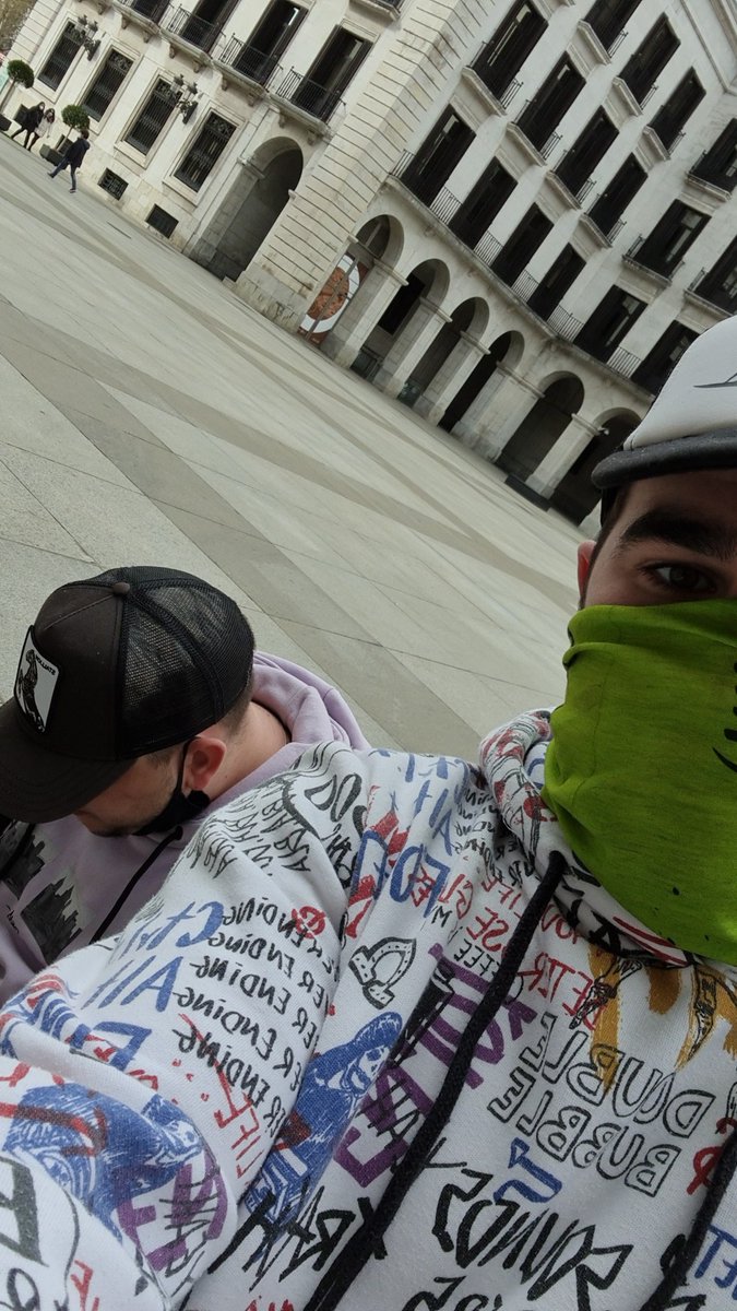 Vittypeee's tweet photo. @SurvivalZombie @WrgMario #SHSantander #SurvivalHuman pista 25, necesitamos otro contacto... ayudaa https://t.co/DtXiTCFlOW