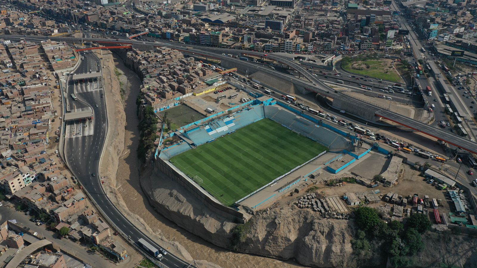 Liga De Fútbol Profesional on Twitter: "¡Todo listo para jugar! 📸 ⚽️ Así  nos recibe el estadio Alberto Gallardo en este día lleno de fútbol de la  #Liga1Betsson. https://t.co/T17omU4qp3" / Twitter