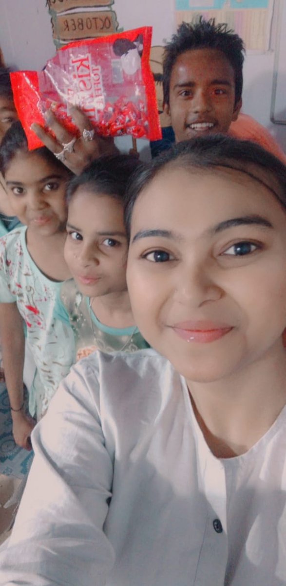 VsnsKSamiti's tweet photo. shubhangi ma'am celebrated her birthday in vsns ngo 🙏☺🎊
#Birthdaycelebrated
#Agra #VSNS #NGO https://t.co/Ug8ruyVARV