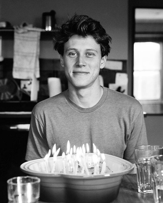 Happy 29th birthday to george mackay!!! <3333333 