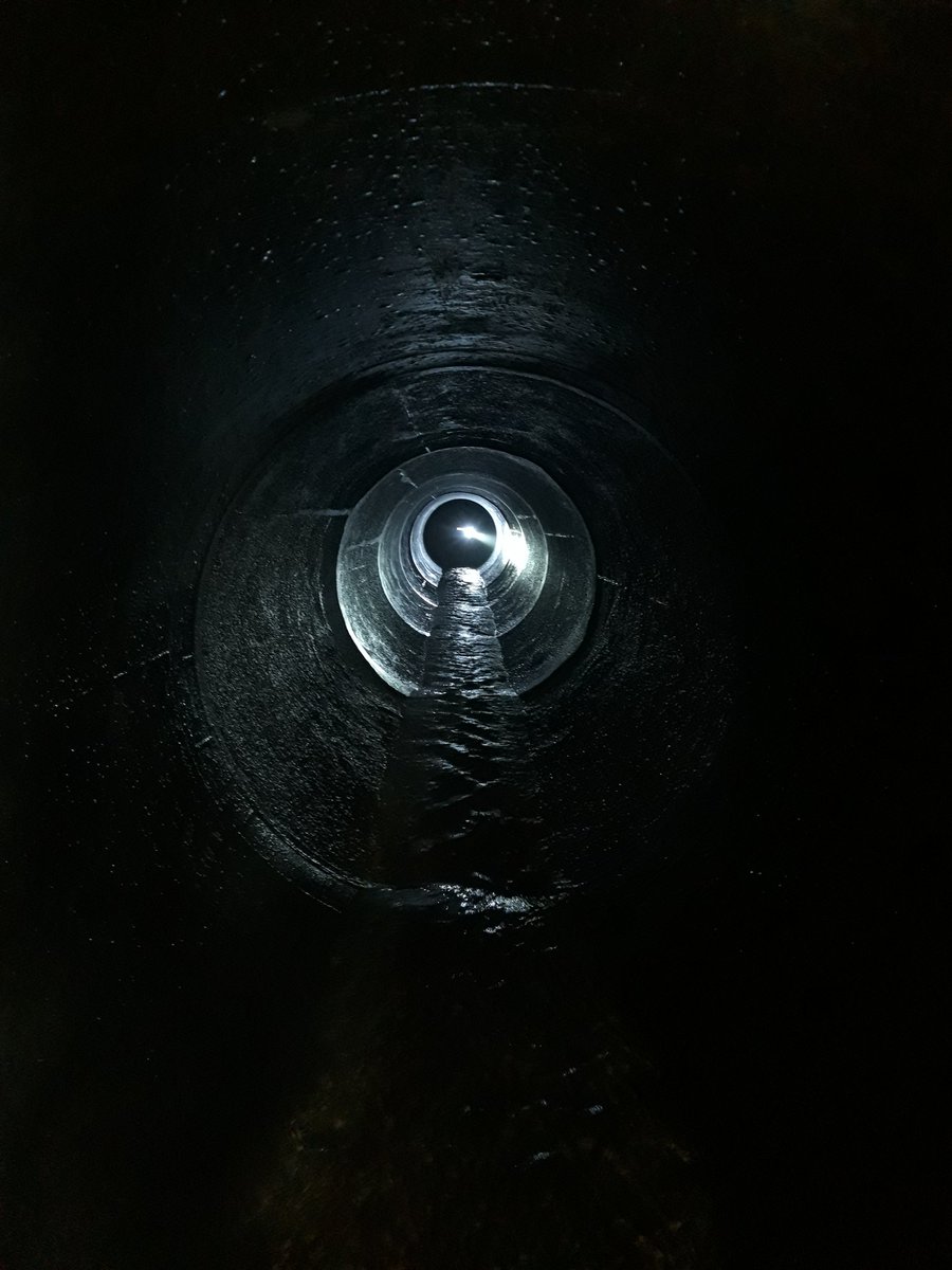CastanRoi's tweet photo. Vidange complète de l'aménagement hydroélectrique d'#Aucun. L'opportunité de faire les visites des galeries 3,5kms de long et entre 2 à 3 mètres de diamètre. Visite masqué oblige #covid. Usine remise en exploitation. Cours d'eau sereins pour ouverture pêche. https://t.co/yHQ3MyzWfl