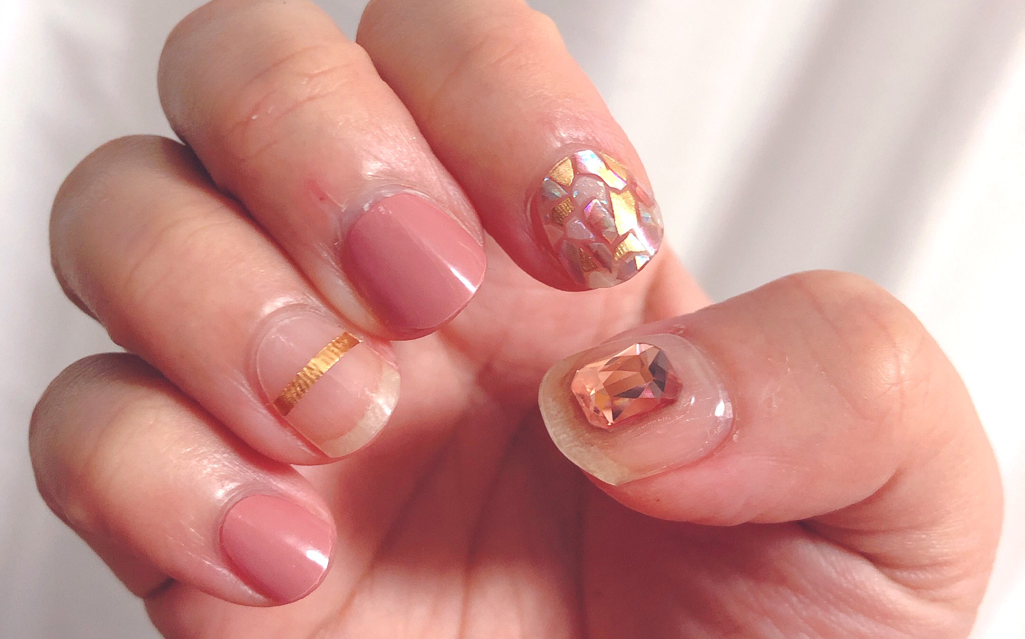 おーじ 久々のohora すぐ剥がれるのは 伸ばした自爪が柔らかいために爪先に力が加わったときに爪が曲がることでシールが ネイルベットから剥がれてしまうのでは との可能性に気付いた のでかなり短く切ってから貼ってみた どうかな また1 2日で おーじ 久々のohora すぐ剥がれるのは 伸ばした自爪が柔らかいために爪先に力が加わったときに爪が曲がることでシールが ネイルベットから剥がれてしまうのでは との可能性に気付いた のでかなり短く切ってから貼ってみた どうかな また1 2日で