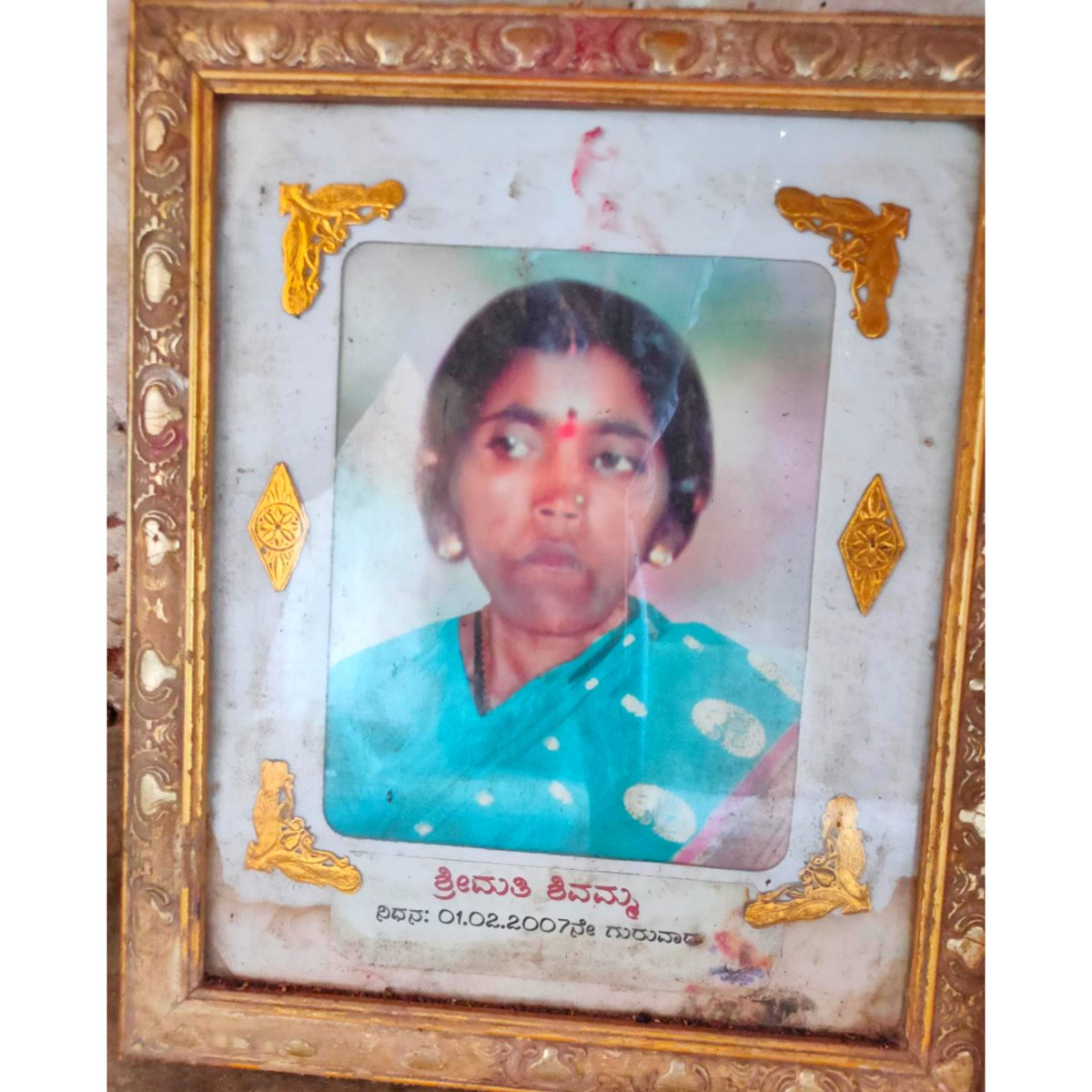 swamyb708's tweet photo. @Vamshi22ANR  bro plz edit this i have only one photo of my mother..plz edit this bro https://t.co/EG5LCL0Jg0