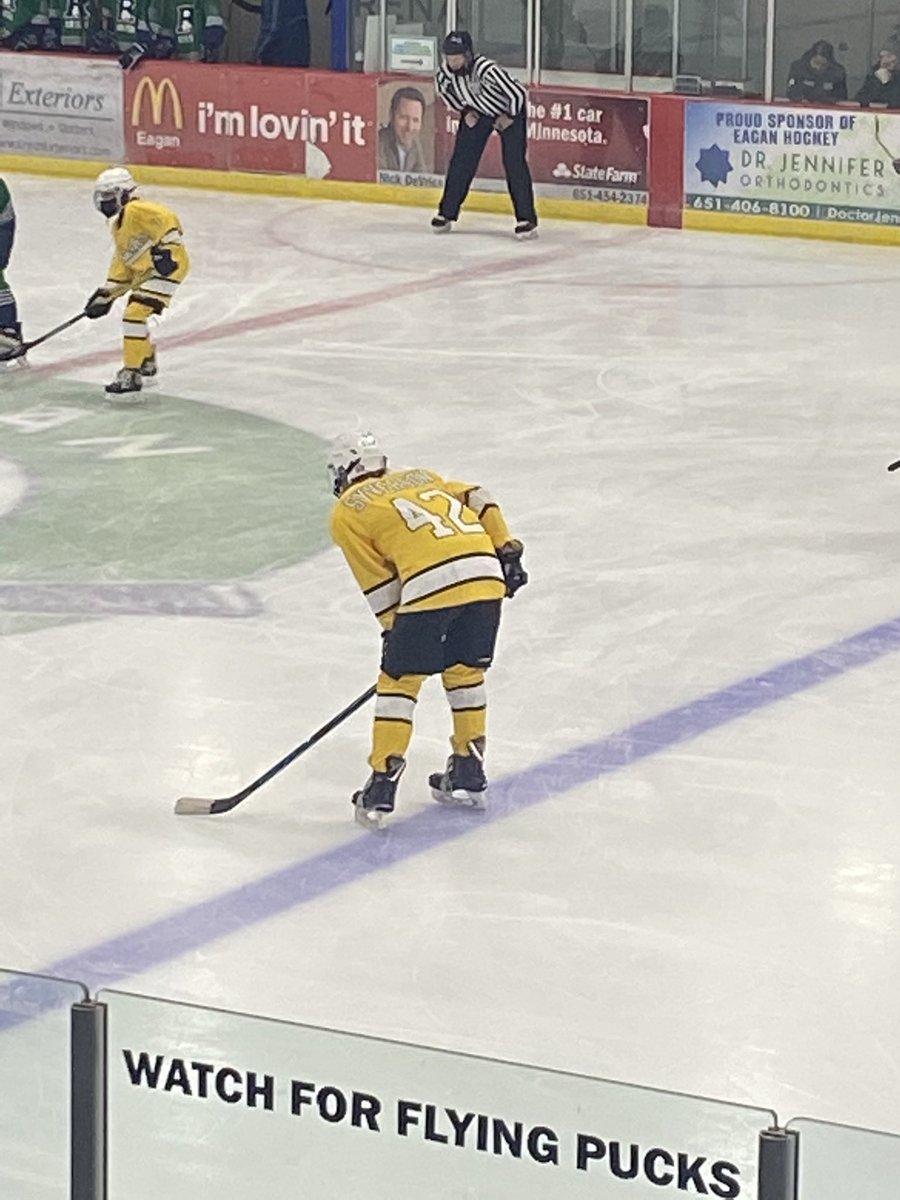 SyversonJay's tweet photo. Let’s Go Hawks!! @FIREHAWKSBA tangles w/Woodbury today in an elimination game. My favorite D is gassed up and ready to go! Keep the dream alive boys! TODAY BELONGS TO YOU! #flyhawksfly #twocitiesoneteam @ValleyYouthPuck @YouthHockeyHub https://t.co/2Fnf28ziFr