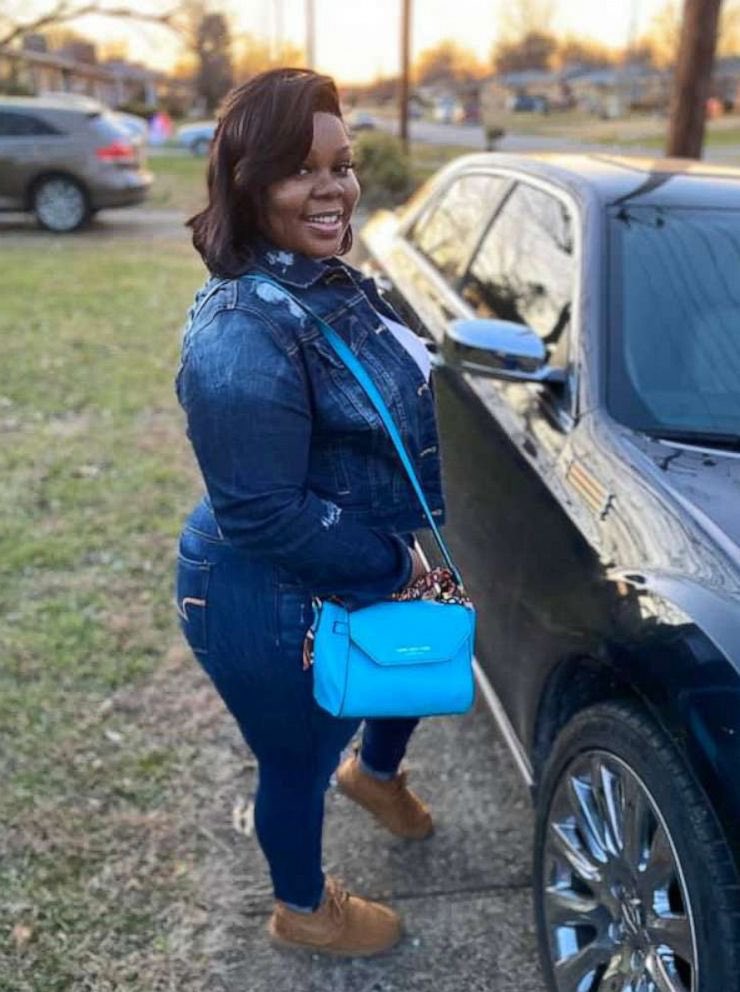blkgirlculture's tweet photo. Today marks one year since Breonna Taylor was inexplicably taken from this world. 

We haven’t forgotten about you sis. Rest in Power 🕊 https://t.co/CPN85O31m3