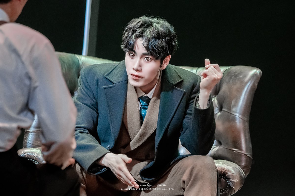 January__nine's tweet image. 210310 뮤지컬 미드나잇 : 액터뮤지션
스페셜 커튼콜 - 비밀경찰의 애환
비지터 : 김찬호 배우님

무슨 소리 나지 않았어요?
　　　   |　　　　/ 
　　　╲　　　　　╱ 
　　╲　  제 맘 이　 ╱ 
-　-　 　   타 는    　 -　- 
　　╱　 소 리 요　　╲ 
　　╱　　 
　　╱　　　　　|　　╲