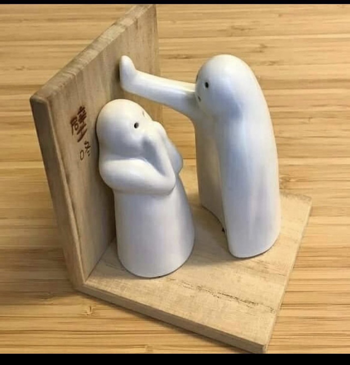 ليش واقفه مع الفلفل الاسود؟