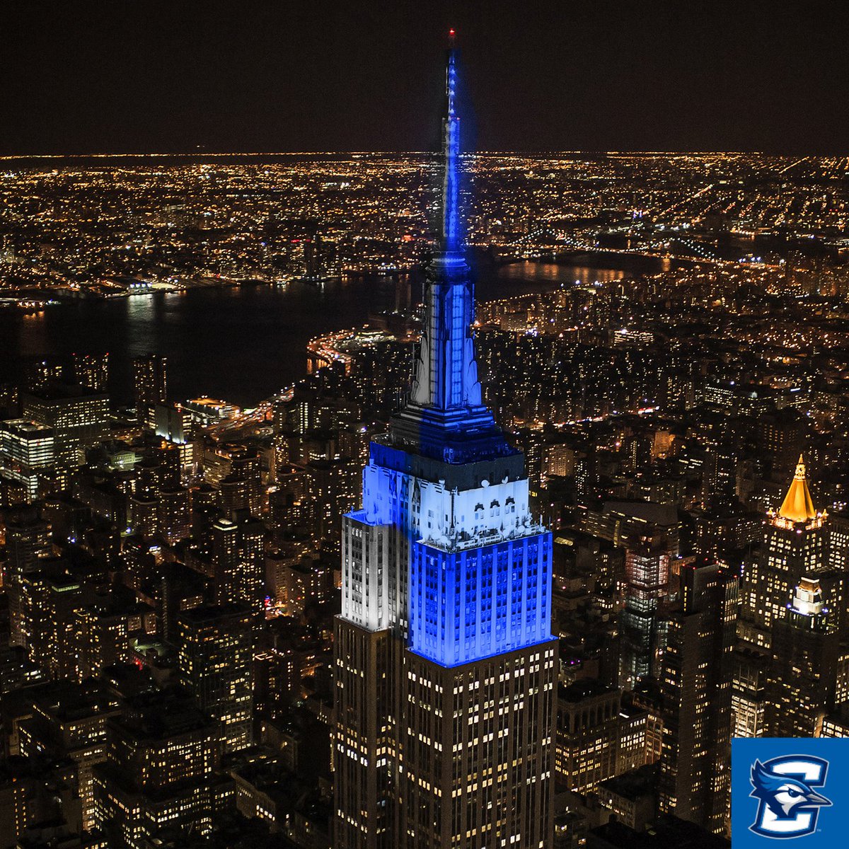 🤩 𝐖𝐞 𝐥𝐨𝐯𝐞 𝐭𝐨 𝐬𝐞𝐞 𝐢𝐭!

Last night, the Empire State Building shined its lights in the colors of Creighton and Georgetown, in honor of the BIG EAST final.

Tonight, when the final buzzer sounds, the Empire State Building lights will glow in the winning team’s colors.
