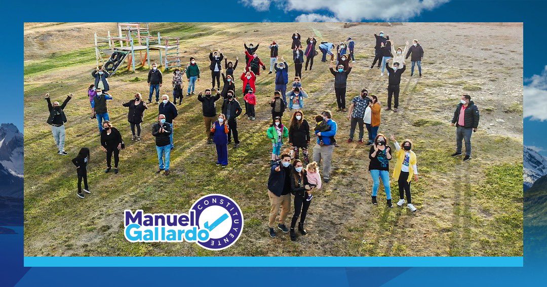 _magallanico's tweet photo. Hace unos días, y quedando solo 4 semanas para la elección, nos juntamos con pura gente linda de #PuntaArenas!
¡Una arenga con este equipazo! No puedo estar más agradecido de tanta persona maravillosa q nos rodea y q quiere una #NuevaConstitucion q entregue dignidad a todo Chile! https://t.co/1aBiZJBMov