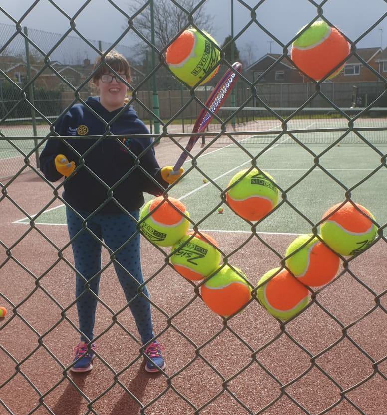 ‘Yes we can tennis’ group has been running through lockdown as part of the south beds disability program. Today there were smiles all round 😁<a href="/BedsTennisLTA/">Bedfordshire LTA</a> <a href="/harryash321/">Harry Ash</a> <a href="/DaveHardman1986/">Dave Hardman (He/Him)</a> <a href="/the_LTA/">LTA</a>