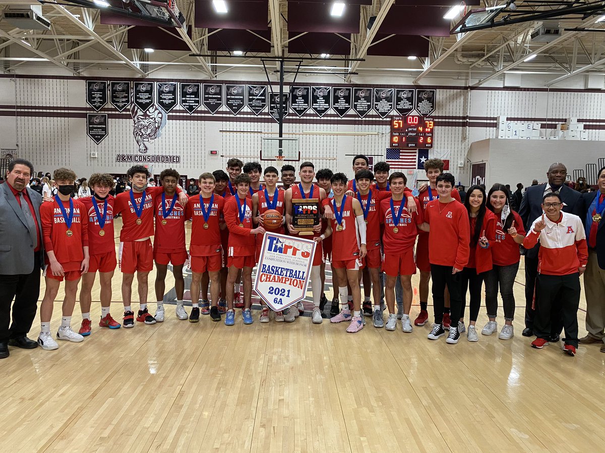 mexbasquet's tweet photo. #MexBasquet🇲🇽🏀 ¡El mexicano @SOchoa40 y @AntonianBBall, campeones estatales del TAPPS 6A!

El sinaloense fue uno de los mejores de su equipo con 18pts,en la victoria 73-57 ante Bishop Lynch. 

Ademas,a sus recién cumplidos 17 años, Santiago rebasó los 1,000 puntos en su carrera. https://t.co/zc7pcScRUa