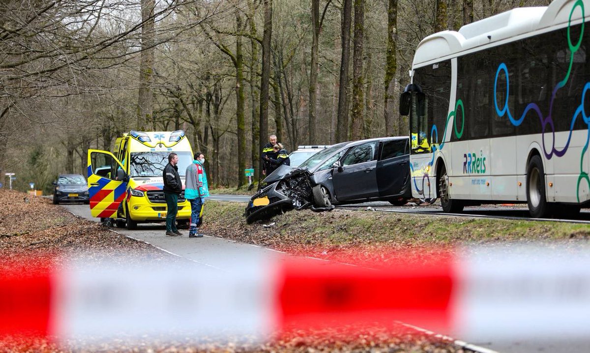 Melding ambulance Otterloseweg Hoenderloo inzake ongeval