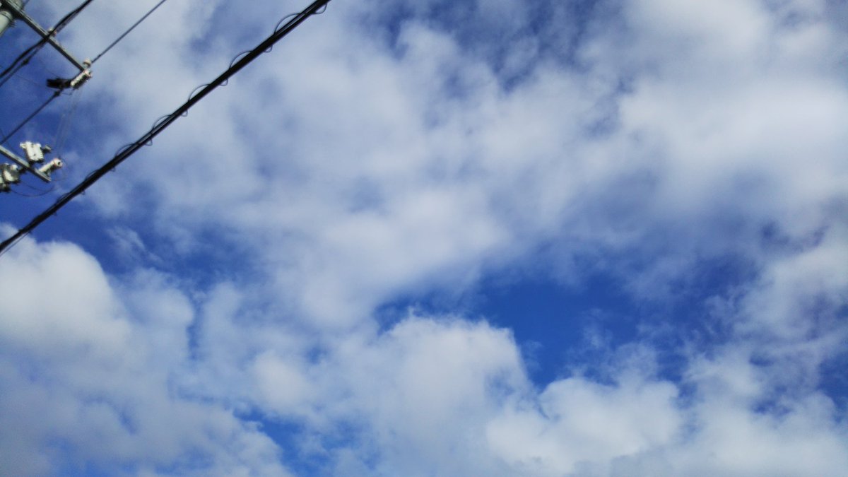 mi_mi1122's tweet photo. 雨上がり…
#写真好きな人と繋がりたい 
#ファインダー越しの私の世界 
#空が好き
#雲が好き
#癒し 
#夕暮れ
#空と心は繋がっています
#写真で伝える私の世界 https://t.co/chkOTmRKMW