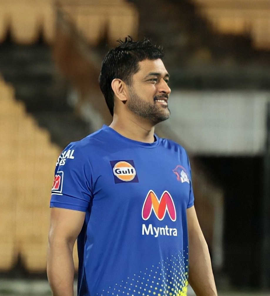 TheDhoniEra's tweet photo. New look of Thala Dhoni 😁💛

#MSDhoni • @MSDhoni • #WhistlePodu https://t.co/7l5hNBb9Sn