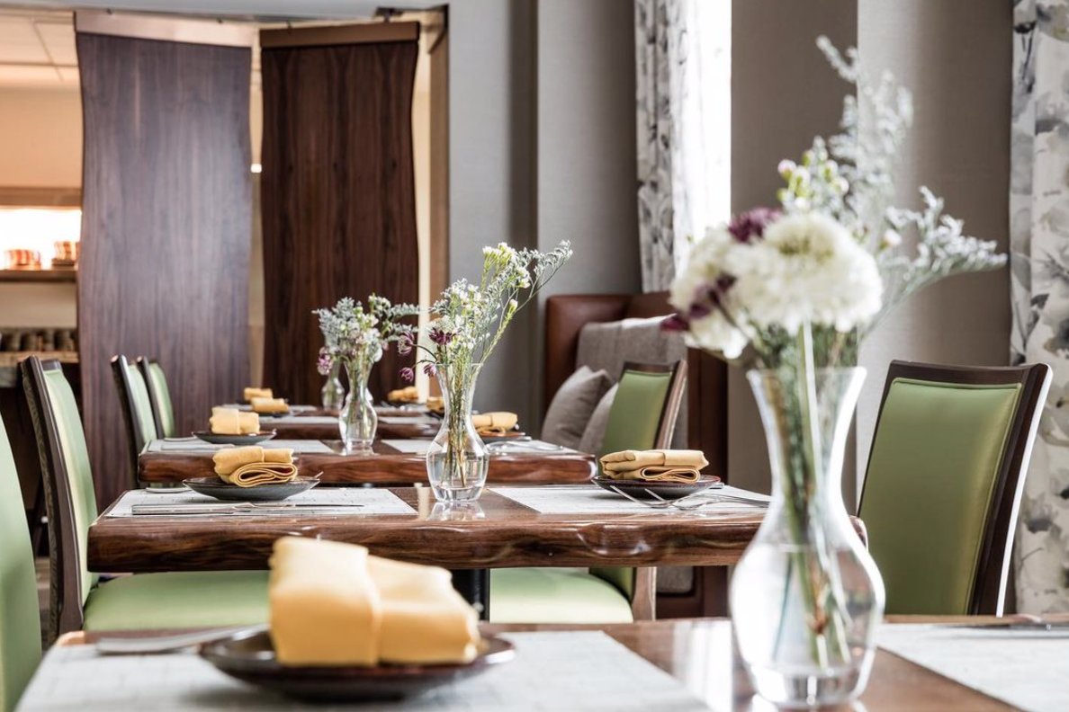 Our indoor dining is back! Starting tomorrow, we are bringing back indoor dining with a reduced capacity to allow for proper social distancing. We can’t wait to host you all again soon! MENU >> bit.ly/33NgFho #TheBistro #BearSpringsHotel