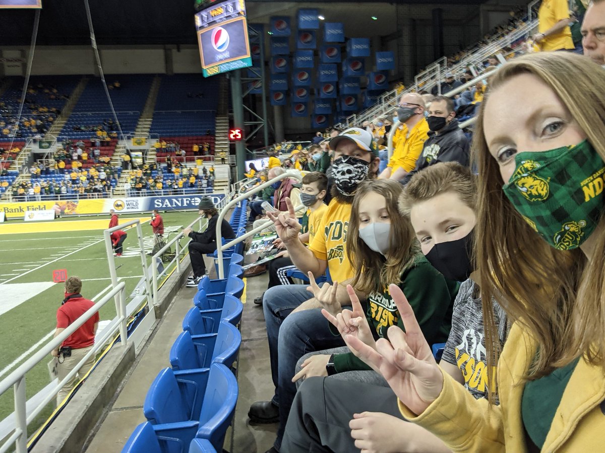 mamaniff's tweet photo. #scheelsgameday #gobison https://t.co/3J0t8gOS6g