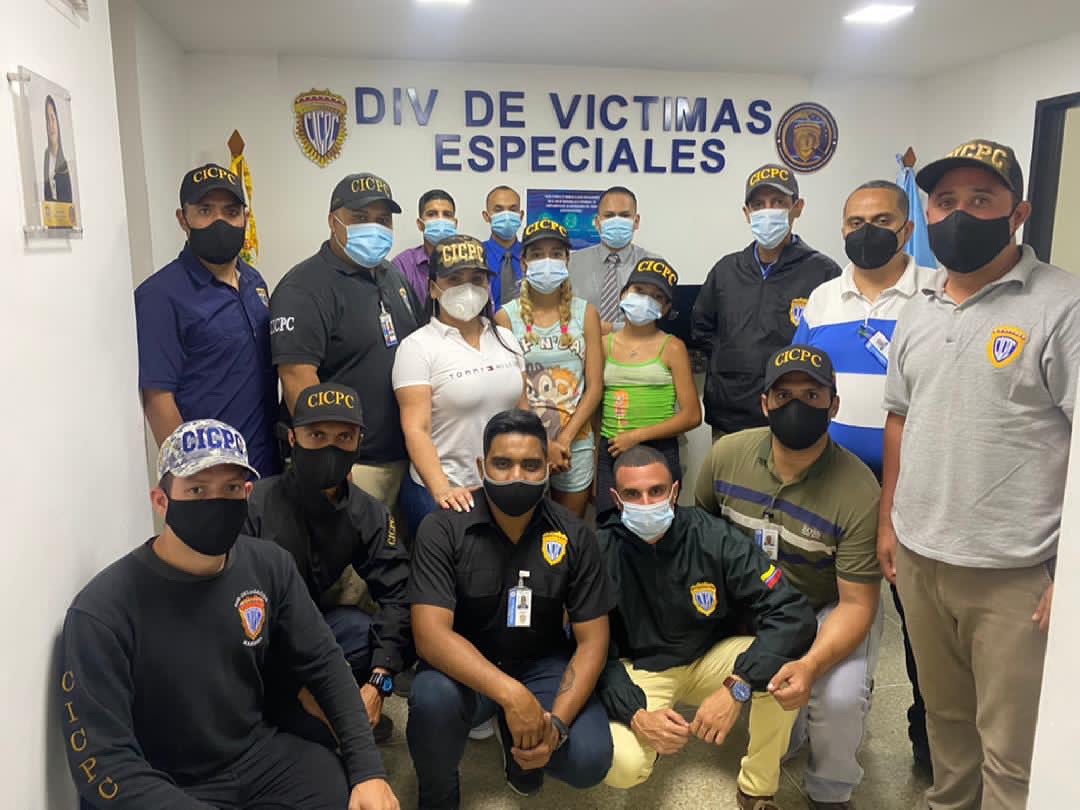 DouglasRicoVzla's tweet photo. Localizadas sanas y salvas las dos niñas desaparecidas en Ruperto Lugo. 
https://t.co/dQn8RwaIje #Cicpc https://t.co/usrgXlAKKh