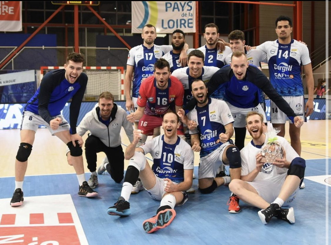 La victoire du collectif👏
5ème victoire en 5 matchs pour les Nazairiens qui s’imposent 3/0 (25/23 25/17 25/23) face à #saintQuentin !
MVP : Maycon Moreira 
Bravo à tous !
Dernier match de poule samedi au <a href="/prvball92/">Plessis-Robinson Volley-Ball</a> !
#Snvba #EnsembleCréonsLaVague <a href="/LNVofficiel/">LNV</a> <a href="/VilleStNazaire/">Saint-Nazaire</a>