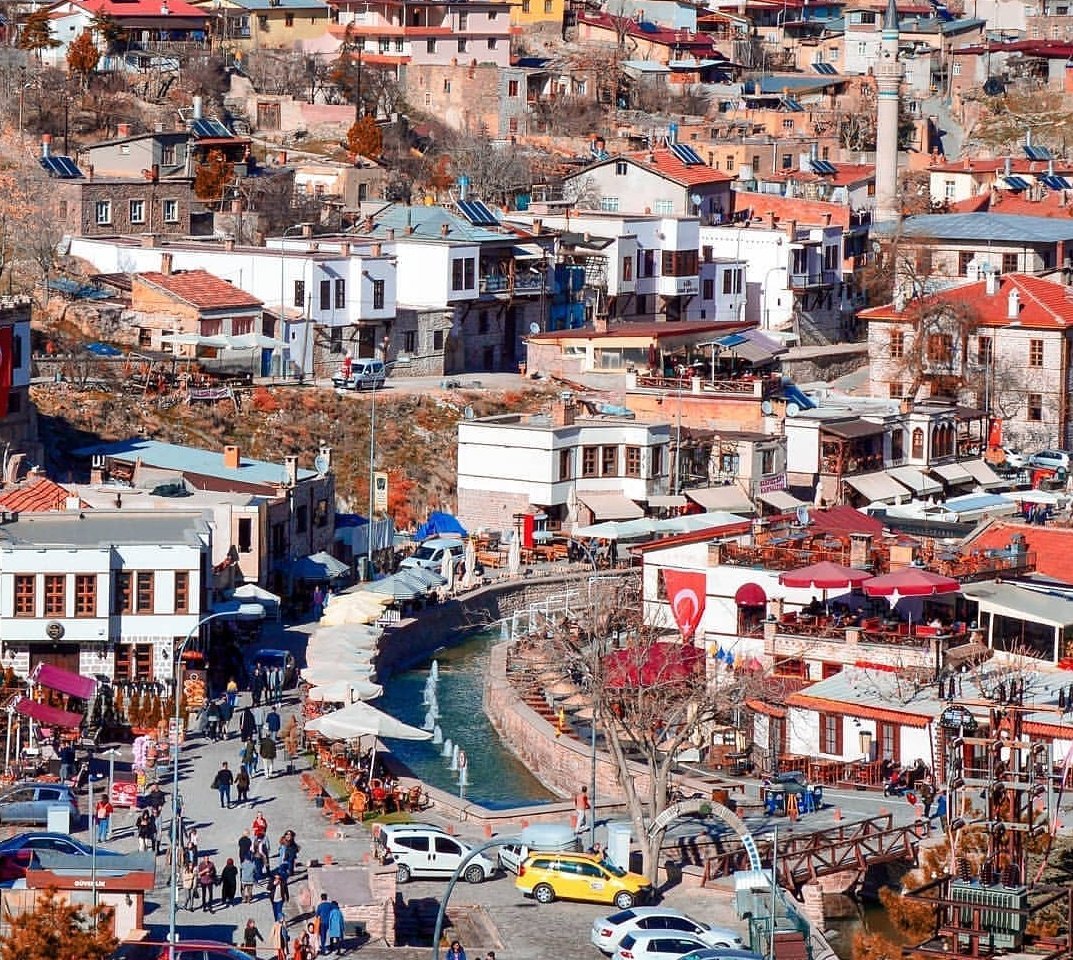 #TürkiyeninEnGüzelŞehri Konya'dır. Konu kilit.