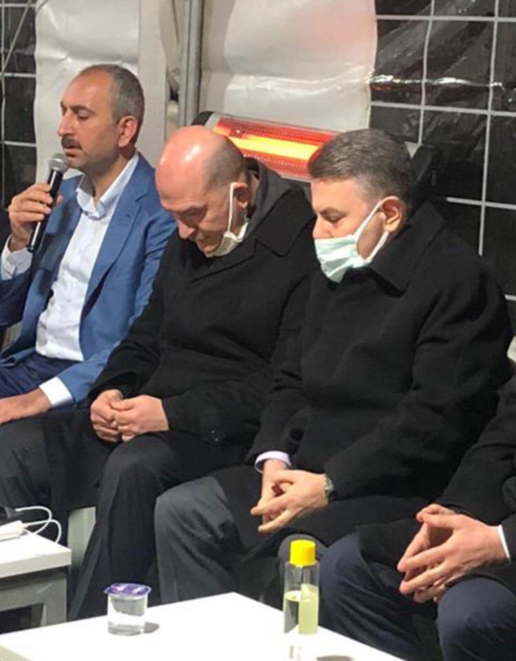 Ülkenin Bakanı da olsan, kaç yaşında da olursan ol, evlenip yuva da kursan Anne bir başkadır.
Ve annen ölürse, içinde birşeyler hep eksik kalır. 
Rabbim, Sayın Bakanımıza sabırlar versin. <a href="/suleymansoylu/">Süleyman Soylu</a>