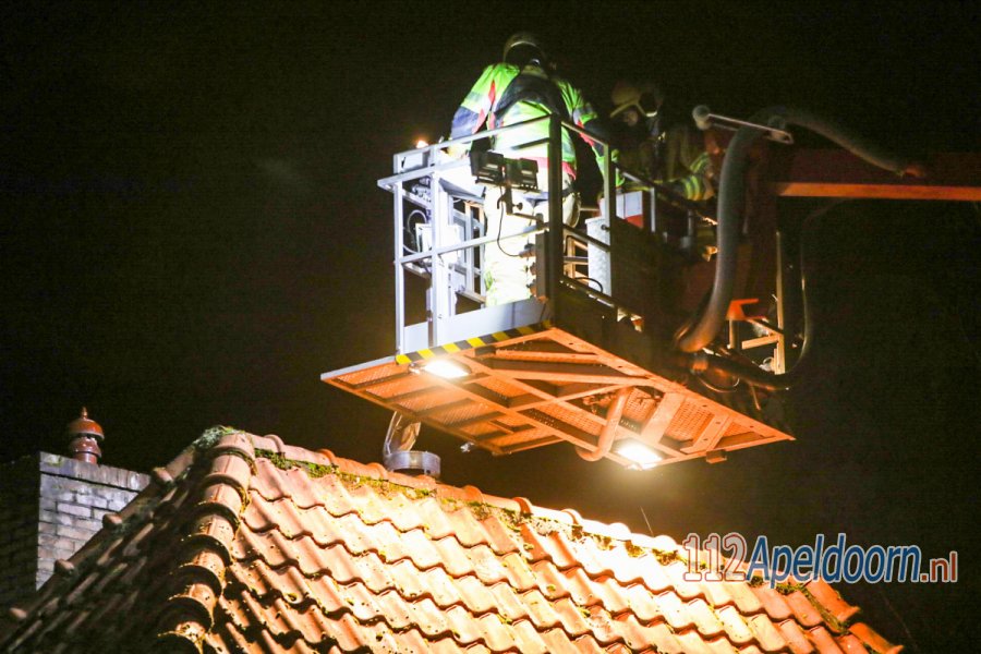 Brandweer rukt uit voor schoorsteenbrand aan de Soerenseweg in #Apeldoorn. 112Apeldoorn.