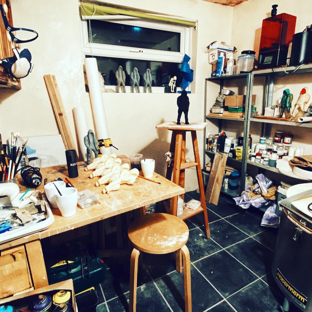RobLenihanArt's tweet photo. Saturday night production...
#sculpture #sculptureart #workinprogress #artist #studiolife #shadow #resincast #kiln #studio #artstudio #sculptor #manchesterartist #toyart #exploringconcepts #contemporaryart #modernart #contemporarysculpture #artcollector #artistinstudio https://t.co/m8Fo5KqyVi