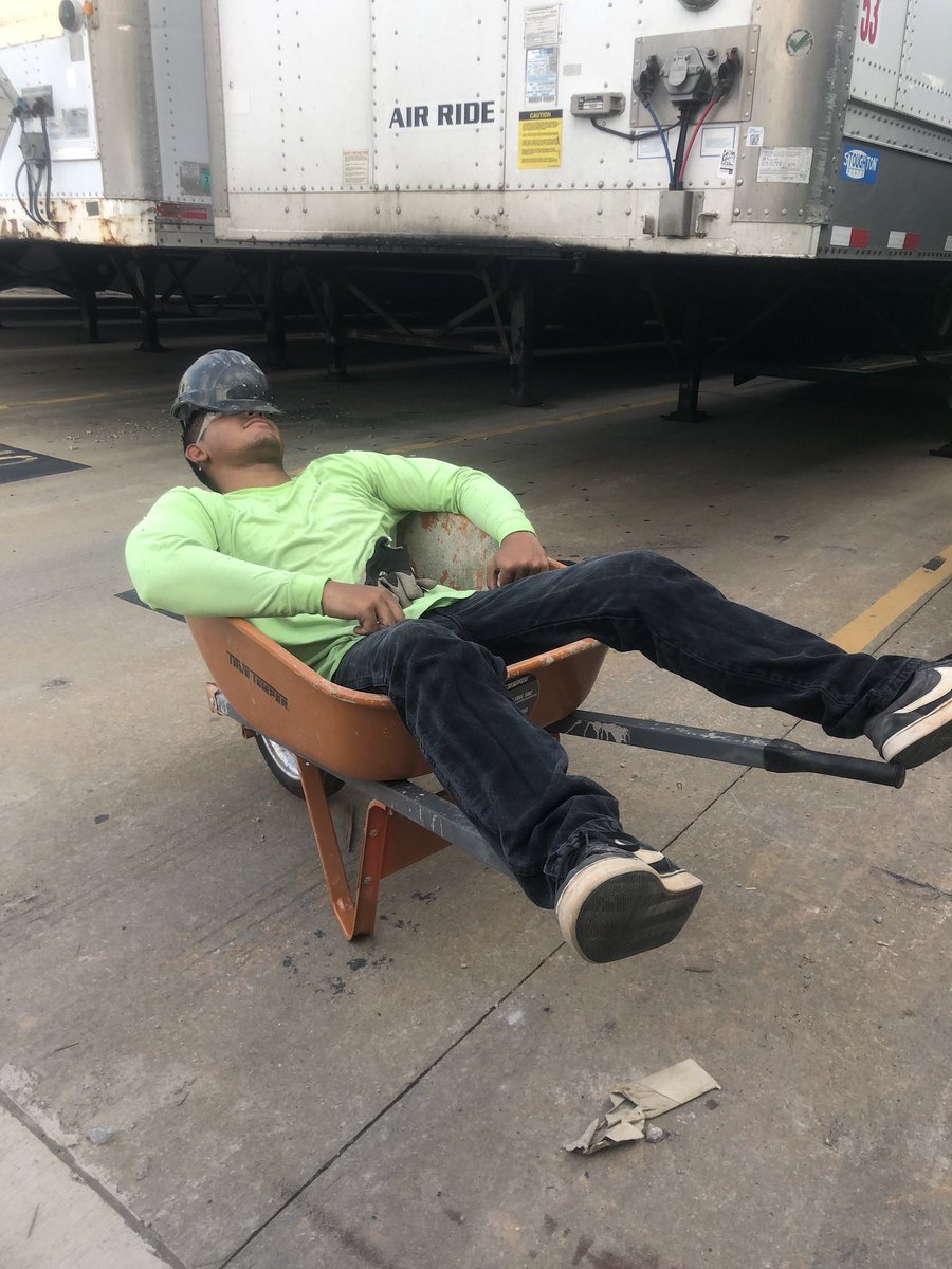 carlosacabreraz's tweet image. Soy albañil y la paga mínima para ese trabajo son $22/h ve a saber tu cuanto gana un albañil en venezuela