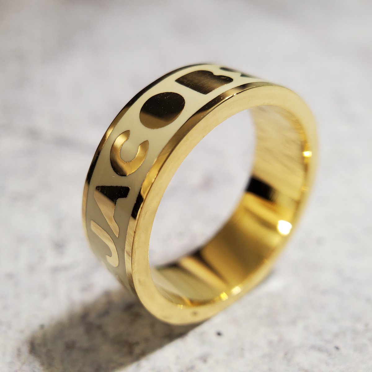 trovelle's tweet photo. Marc by Marc Jacobs Logo Disc Band Ring. On sale! https://t.co/paBT7oeAsF
#marcjacobs #ring #logoring #mbmj #trovelle https://t.co/MNjexbLTfv