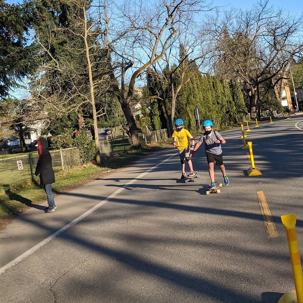 dongho_chang's tweet photo. Rolling together on Green Lake #keepmovingstreet https://t.co/qvuJ6F7jJF https://t.co/WyTMV5ca0x