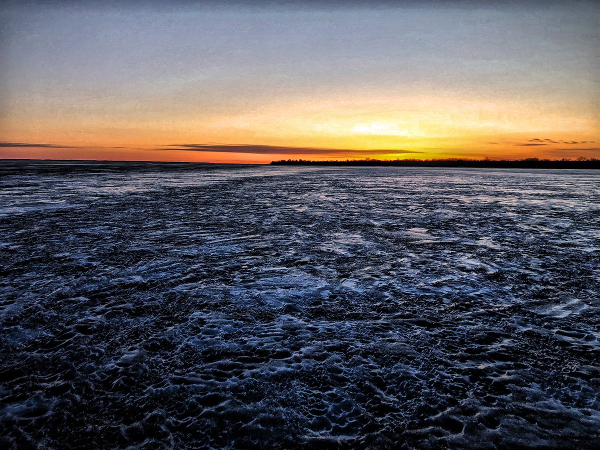 FishHardDave's tweet photo. Another beautiful morning on Lady Simcoe! Hopefully the beginning to another Jumbothon! #JumbosRule #LakeSimcoeIceFishing #Sunrise #Live2Fish https://t.co/X95zX99KIP
