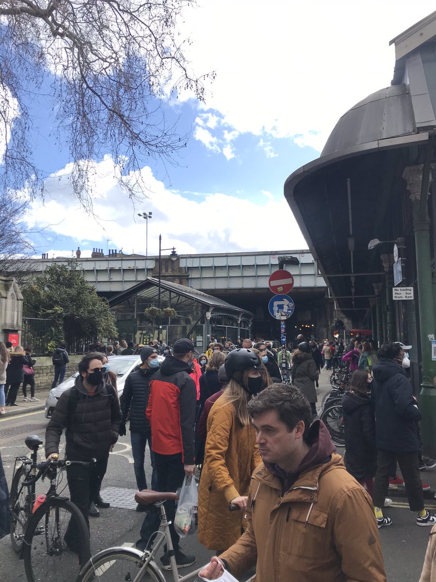 chllse_k's tweet photo. Borough Market is overflowing with hundreds of people and no social distancing. How is this allowed but a vigil for a woman allegedly murdered by a police officer isn’t?

This is not about safety, this about suppressing our right to protest. https://t.co/QFn6f33HwB