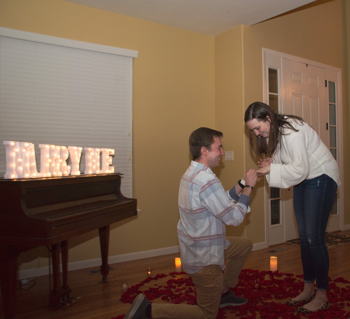 TheJoeAzar's tweet image. How it started             How it’s going ❤️