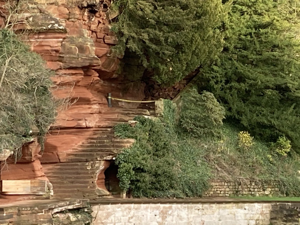 Wetheralite's tweet photo. Looks like there has been a rockfall on the castle’s steps. https://t.co/KU9GAad2Ka