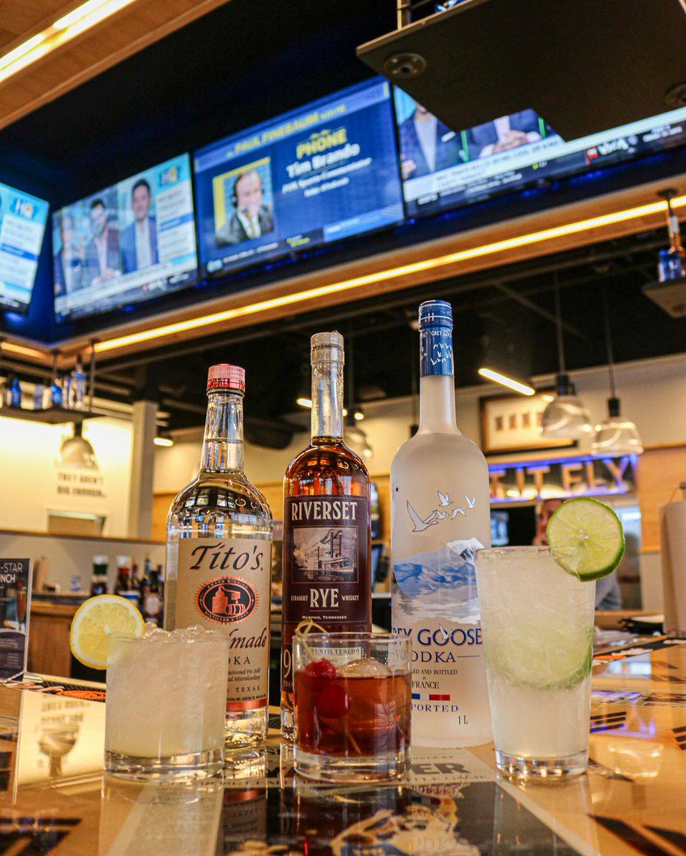 LetItFlyMemphis's tweet photo. Watch today's college basketball action on over 25 flat screen televisions while enjoying food and cold drinks! 🏀

Open for dine-in until 9 p.m.! https://t.co/mLTaOIgKnS