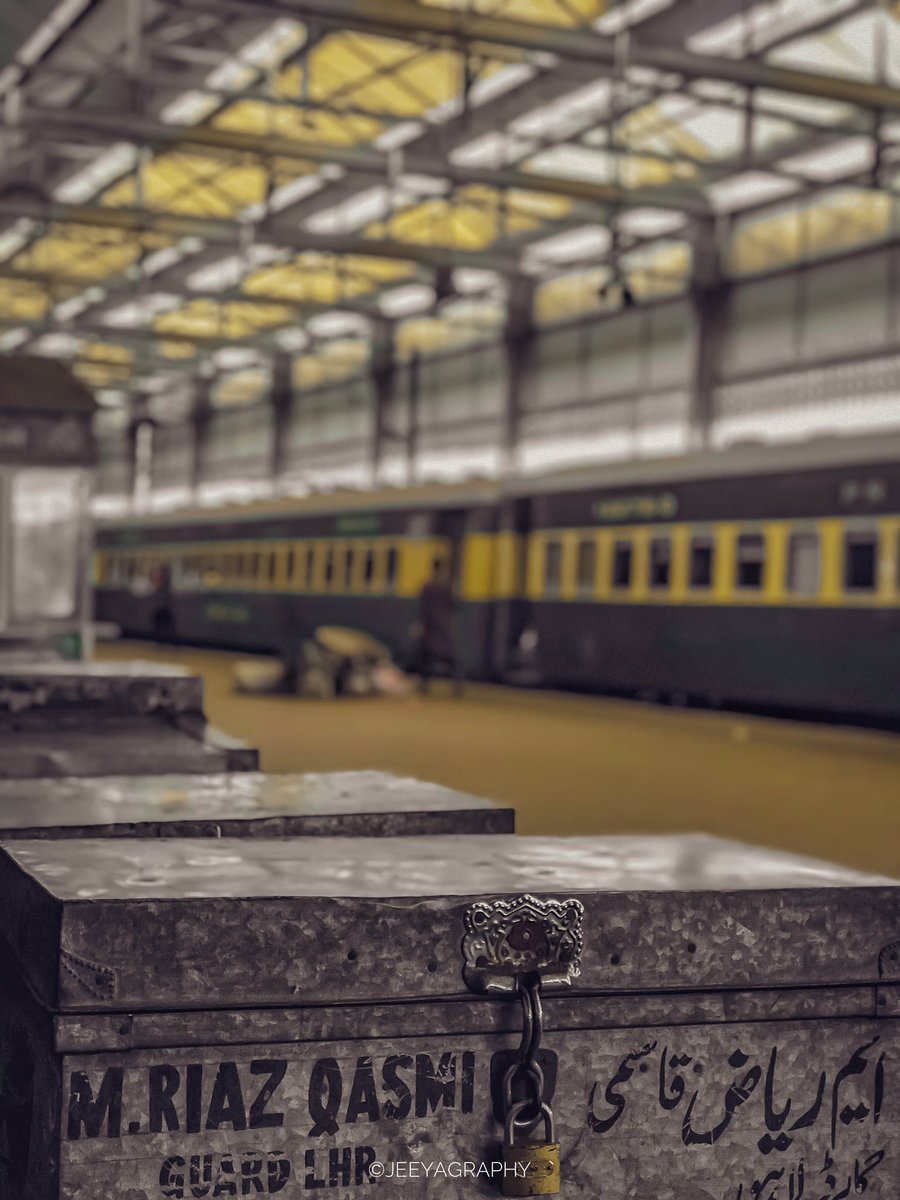 Jeeyagraphy's tweet photo. Reason why I love Lahore. You can take excellent and vintage shots even at a railway station.
#since1860
@androon_lahore @dawn_com @SAMAATV @WCLAuthority @locallylahore @LandofPakistan @PakistanNature @PakistanJannatt @GovtofPakistan #Travel #weekendvibes #travelphotography https://t.co/k7fMM37rYG